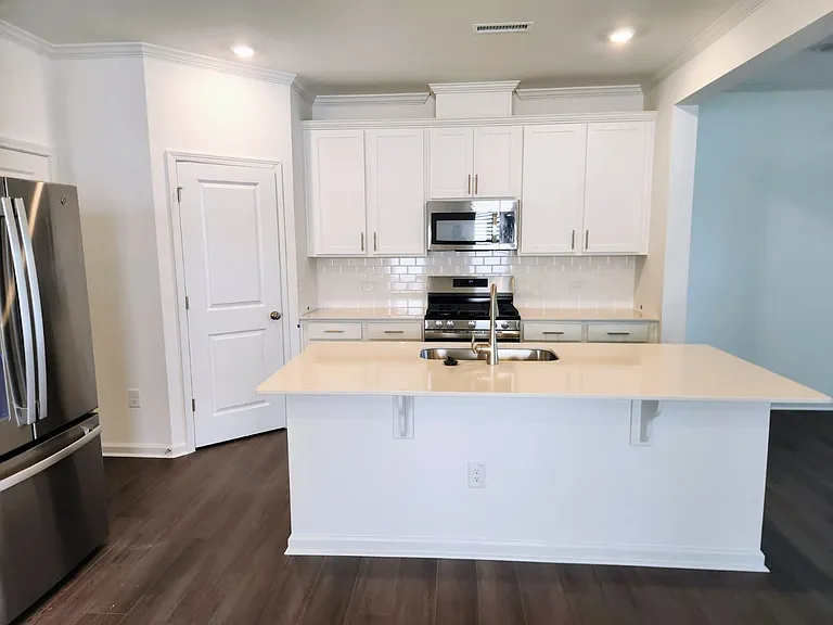 713 Painted Daisy Ln — Photo 2