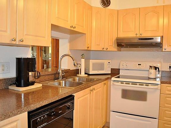 4th image of 1025 SE 3rd Avenue #105