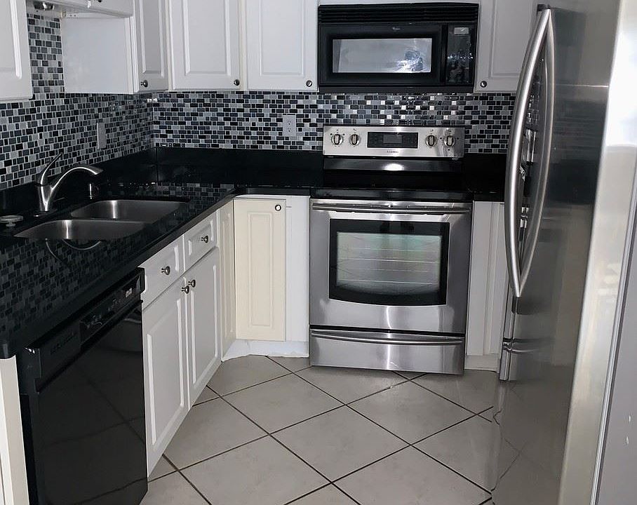 2nd image of 5848 Harbour Club Rd