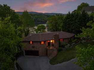 979 Clift Cave Dr, Soddy Daisy, TN 37379