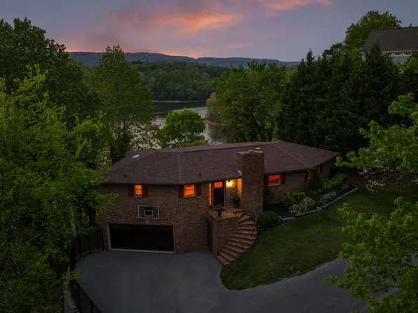 979 Clift Cave Dr, Soddy Daisy, TN 37379