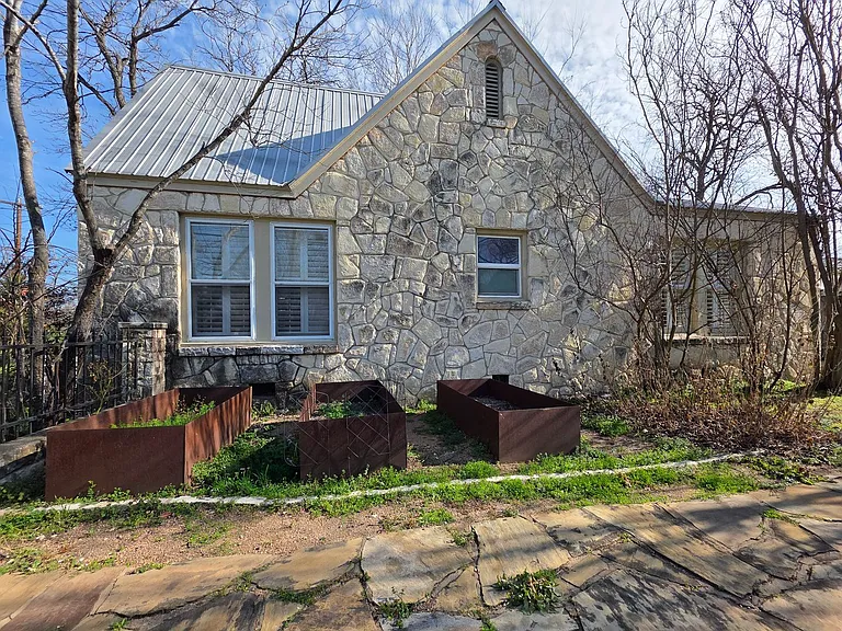 3901 Red River St — Photo 14