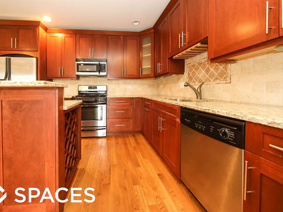 1st image of 2904 W Belmont Ave Unit 405