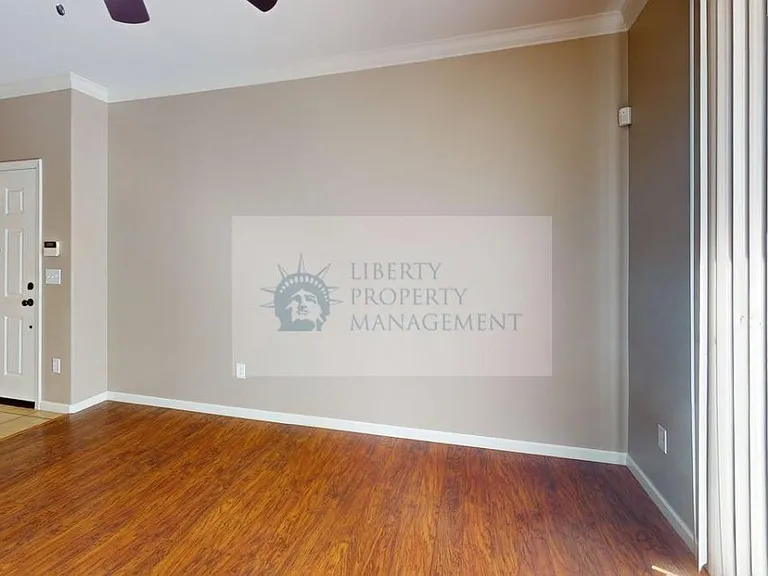 1360 Shady Ln #431 — Photo 4