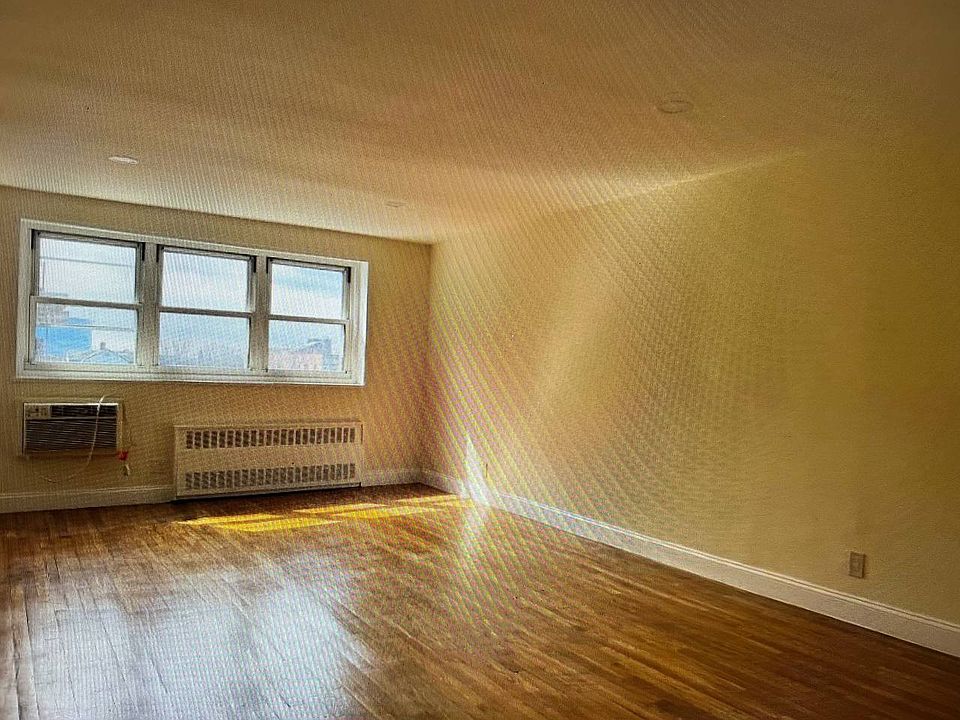 1st image of 370 Westchester Ave
