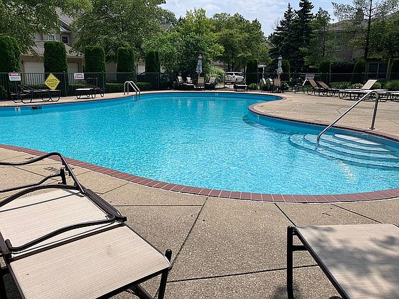 5th image of 200 Fox Hollow Dr APT 206