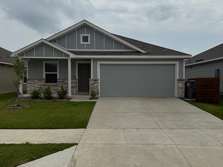 319 Ashbrook Way — Photo 1