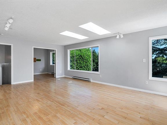 3rd image of 4833 Maplegrove St