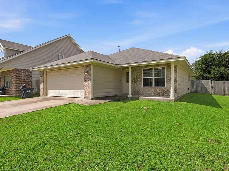 2484 Horse Shoe Dr — Photo 2