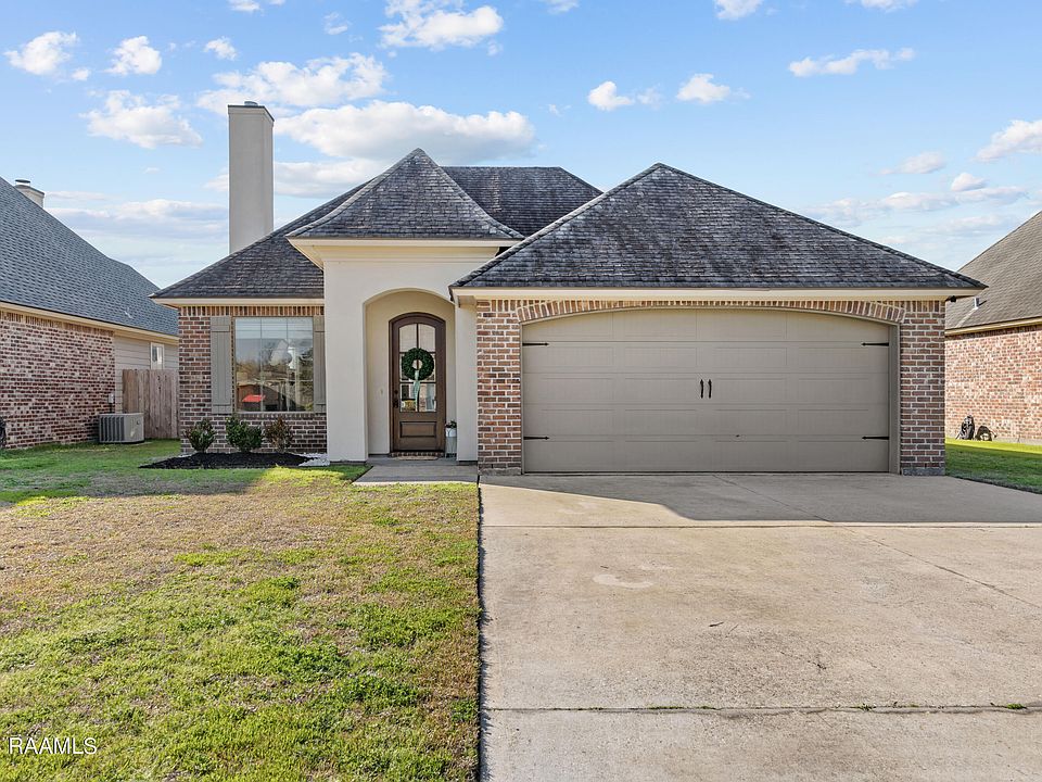 1st image of 320 Wetgrass Dr