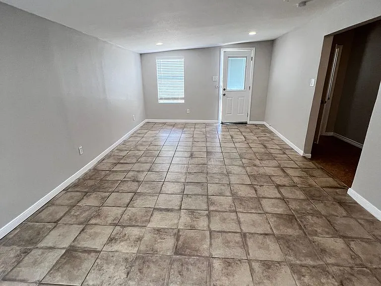 319 Harding Pl #2 — Photo 3