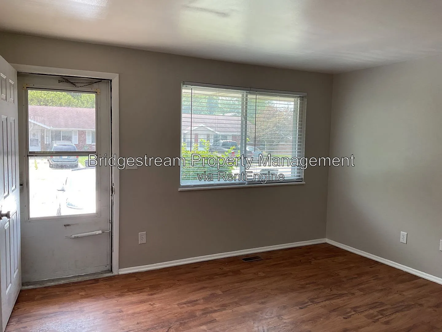 2 bed, 1.0 bath, $950 — Photo 4