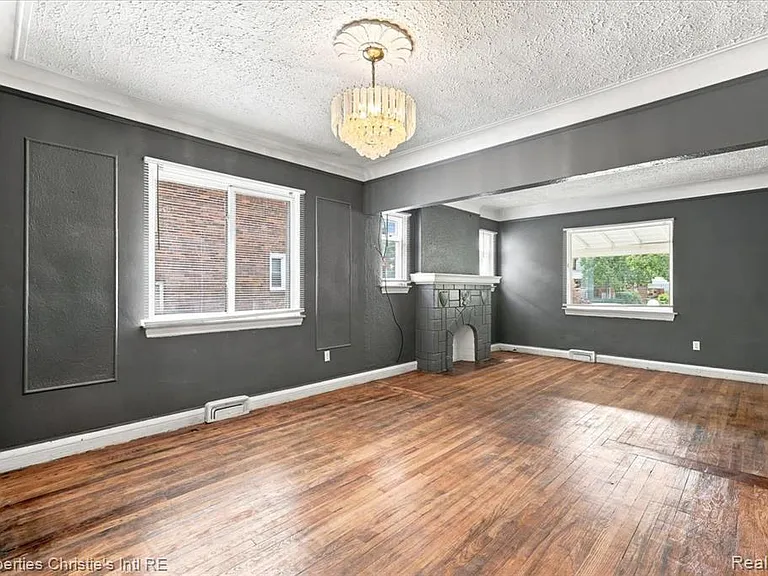 10024 Mark Twain St — Photo 5