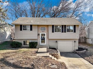 3805 92nd Dr, Urbandale, IA 50322