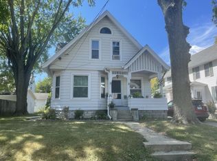 407 Upham Pl, Dixon, IL 61021
