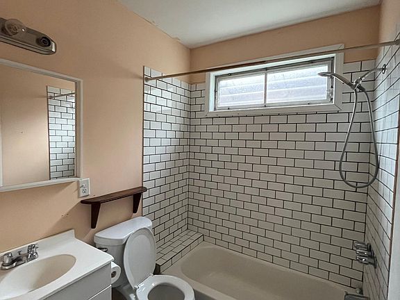 4th image of 2020 E Monmouth St