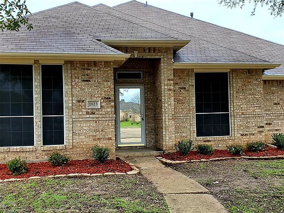 2nd image of 1823 Hillwood Dr