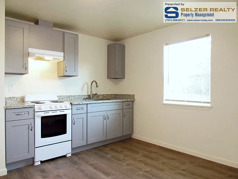 316 N Main St — Photo 3