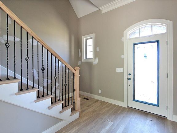 2nd image of 511 Carriage Ln #132