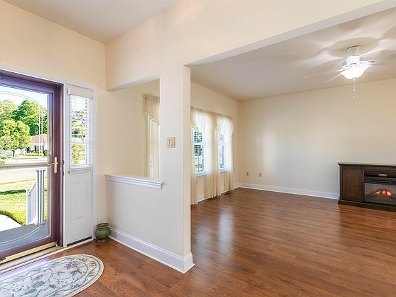 2nd image of 20 Wynndemere Ct