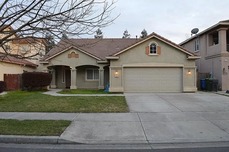 4 bed, 2.0 bath, 1726 sqft, $2,550 — Photo 1