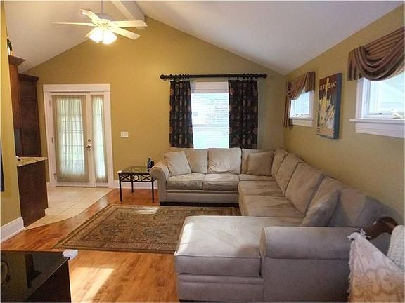 3rd image of 2917 Portsmouth Ave