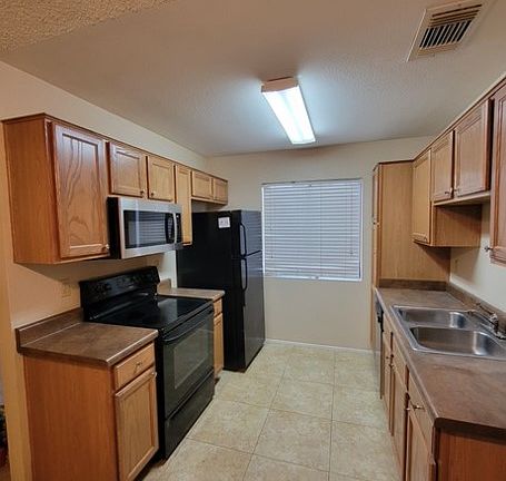 Nice and bright kitchen with all appliances included.