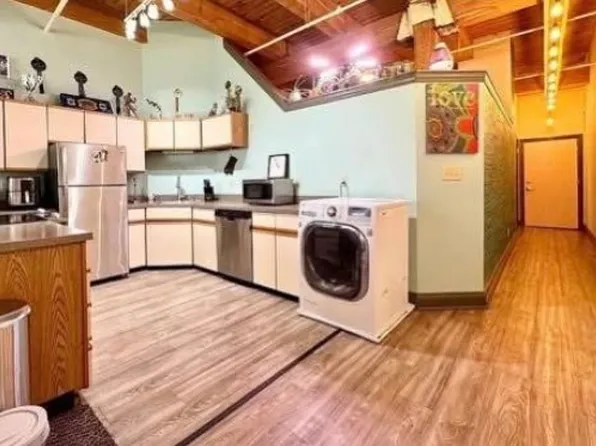 308 W 8th St APT 403, Kansas City, MO 64105