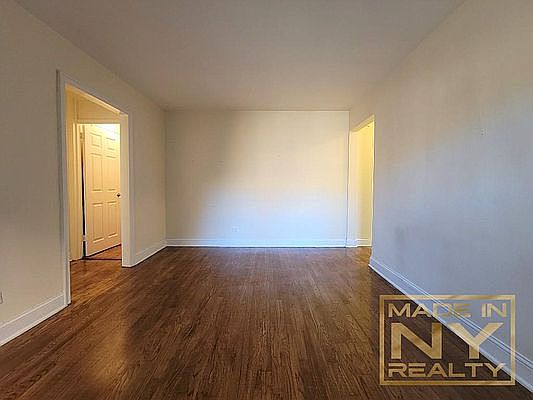 4th image of 50-01 39th Ave #H21
