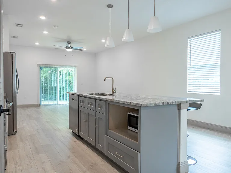 231 N Julia Ave — Photo 6