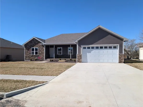 1107 Charles St, Knob Noster, MO 65336