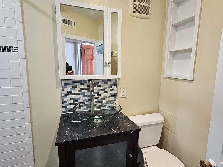 75 Whitney Ave #4B — Photo 8