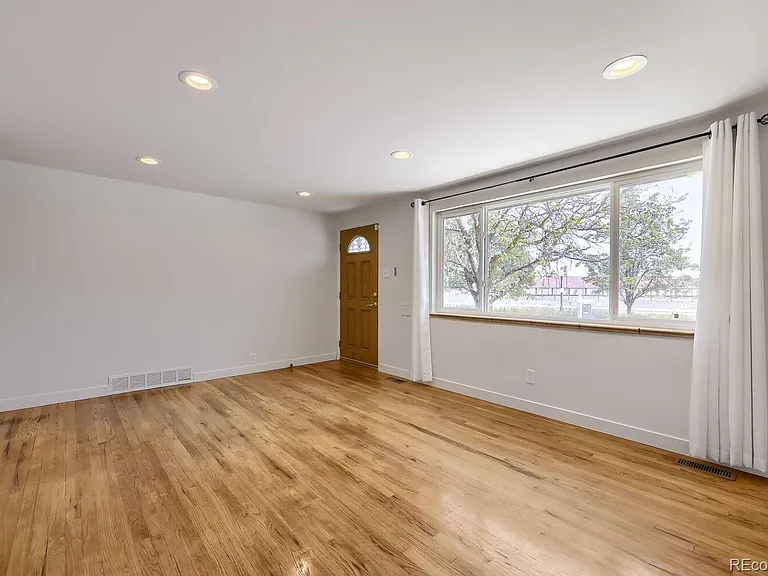 1640 Buchtel Blvd — Photo 4