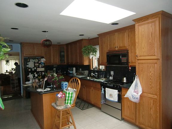 3rd image of 20949 28th Ave