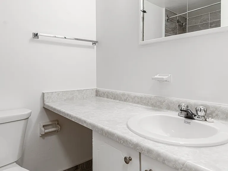 40 Godstone Rd #806 — Photo 32