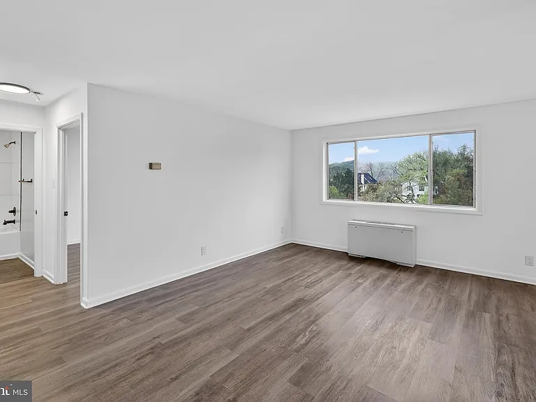 4570 Macarthur Blvd NW #208 — Photo 8