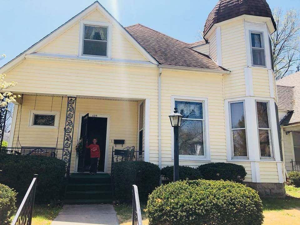 1st image of 609 W 3rd St