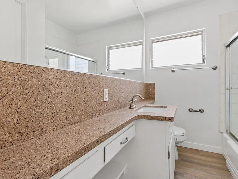 11615 Darlington, Prime Brentwood, Steps to San Vicente — Photo 16