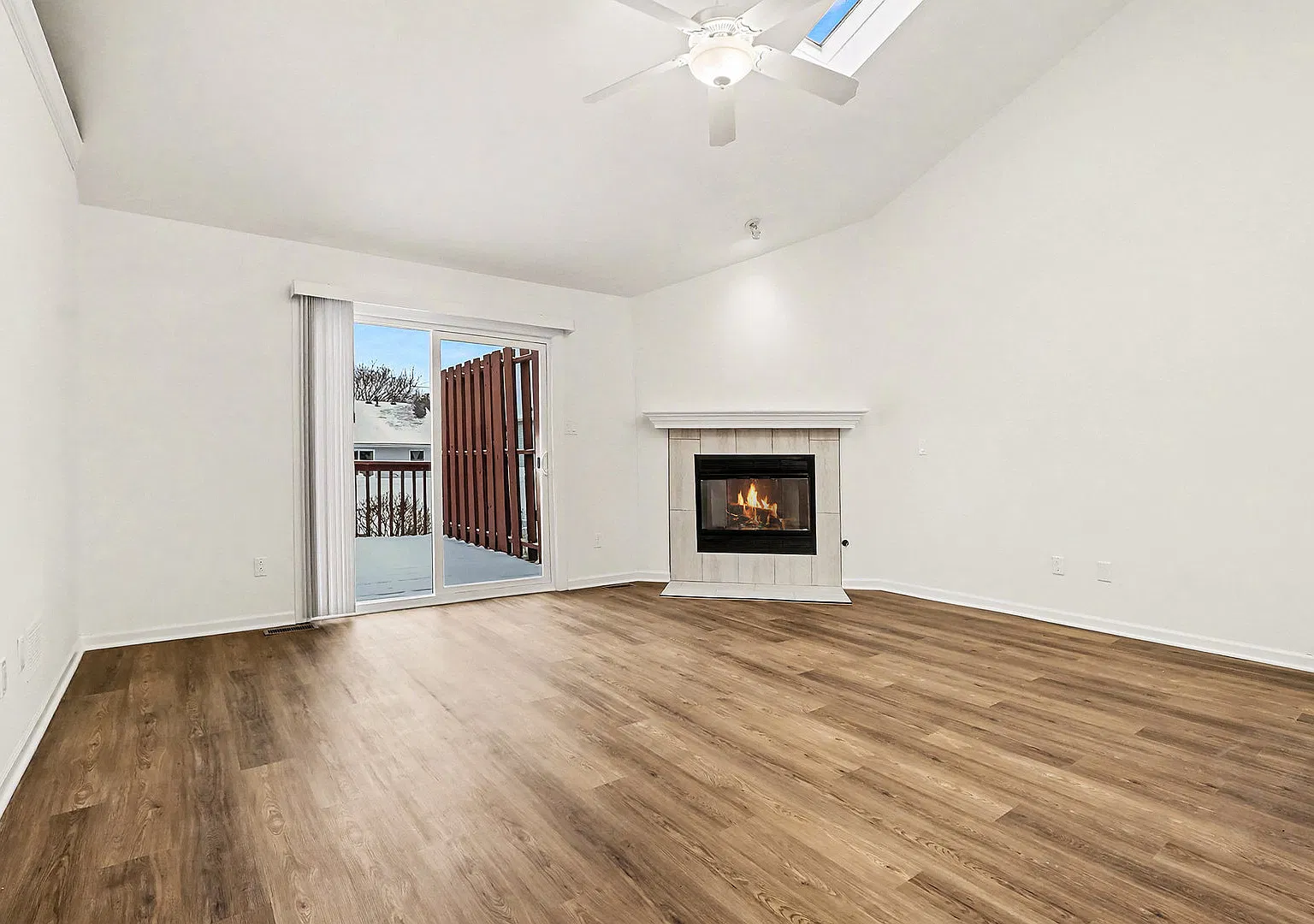 5 bed, 1348 sqft, $2,400 — Photo 2