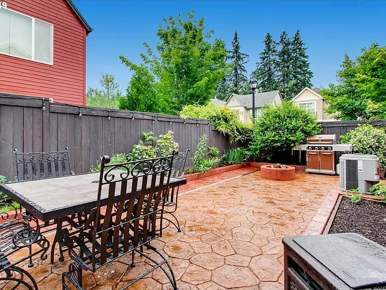 903 SE Elina Ave — Photo 24