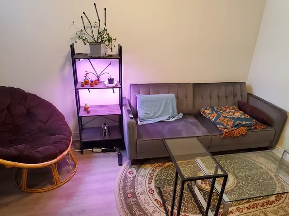 180 Euclid Ave, Toronto, ON M6J 2J9