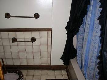 2nd image of 607 W 8th St