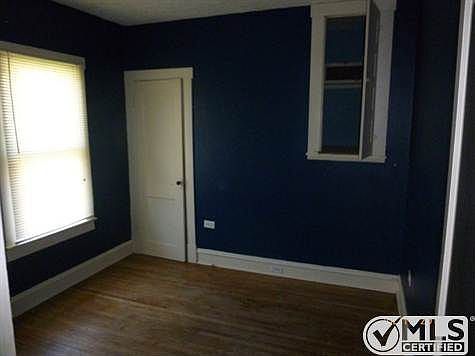 4th image of 250 Leap St