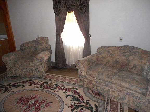 3rd image of 913 N 18th St