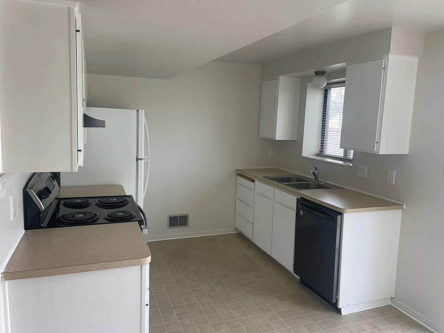 2 Bedroom Kaysville Duplex! — Photo 4