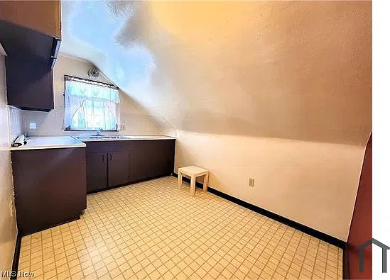 2 bed, 700 sqft, $800 — Photo 3