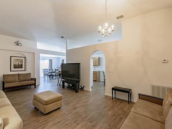 5th image of 164 Aurelia Ct