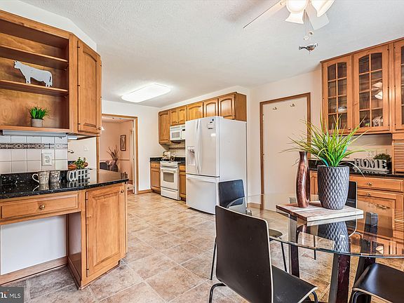 4th image of 2516 E Meredith Dr