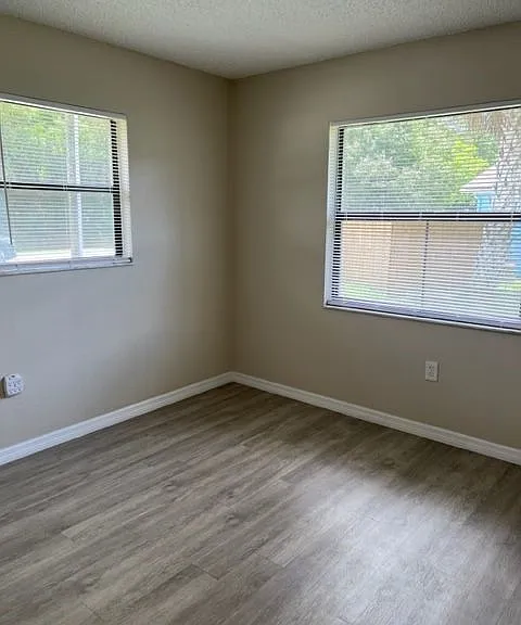 952 NE 8th Ave — Photo 13