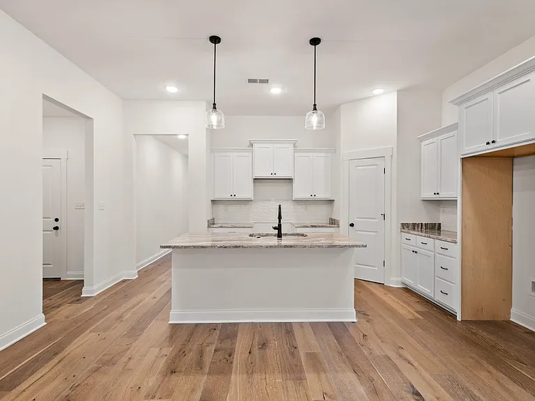 6520 Benjamin Cv — Photo 4
